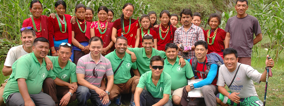Explore Team with Gurung Womens